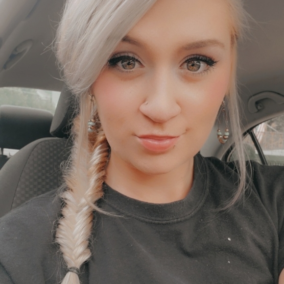 Meet your Posher, Bri - Picture 4 of 6